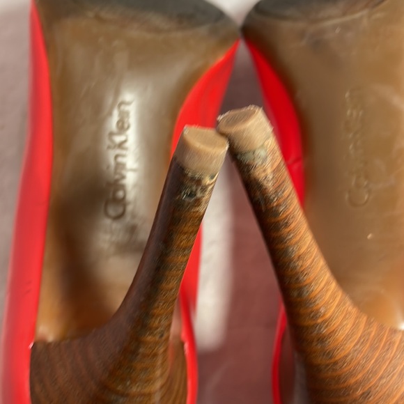 Calvin Klein Orange Patent Leather Almond shaped closed toe whinnie pumps Size 9 - Picture 9 of 11